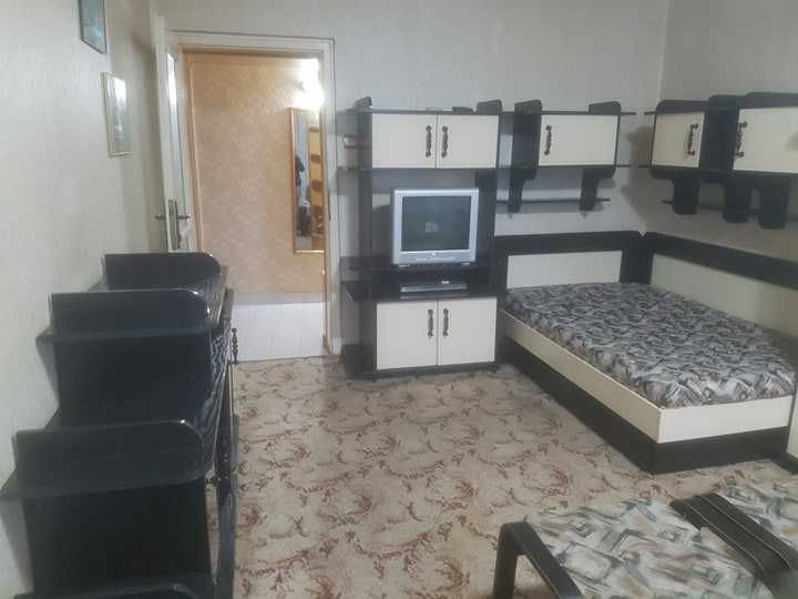 Дава се под наем Четиристаен апартамент в Бургас, Център - 95 кв.м за 225 € - Снимка #2