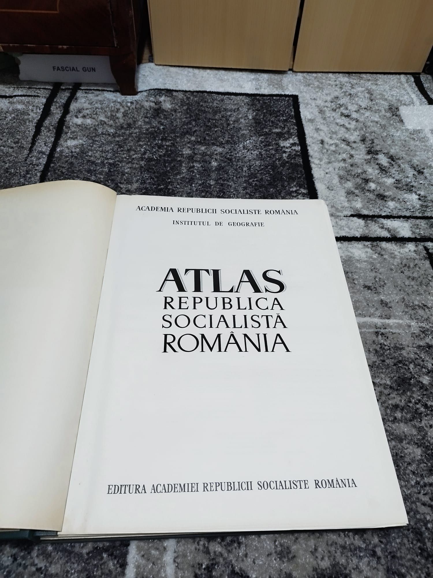 Vând Atlas Republica Socialistă Romania