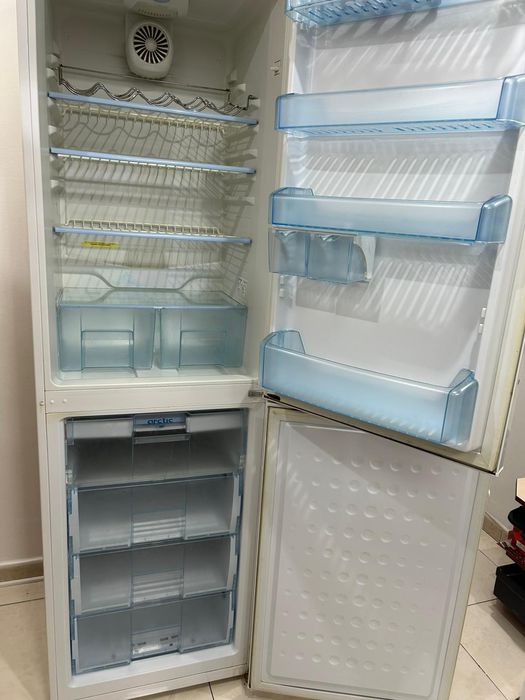 Vând combina frigorifica  Arctic