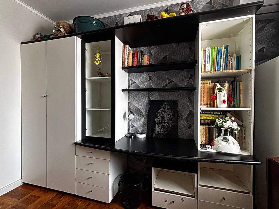 Продам шкаф со столом и полками