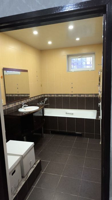 Продаётся своя 3х переделанная 4х банковская квартира на Дархане- 3