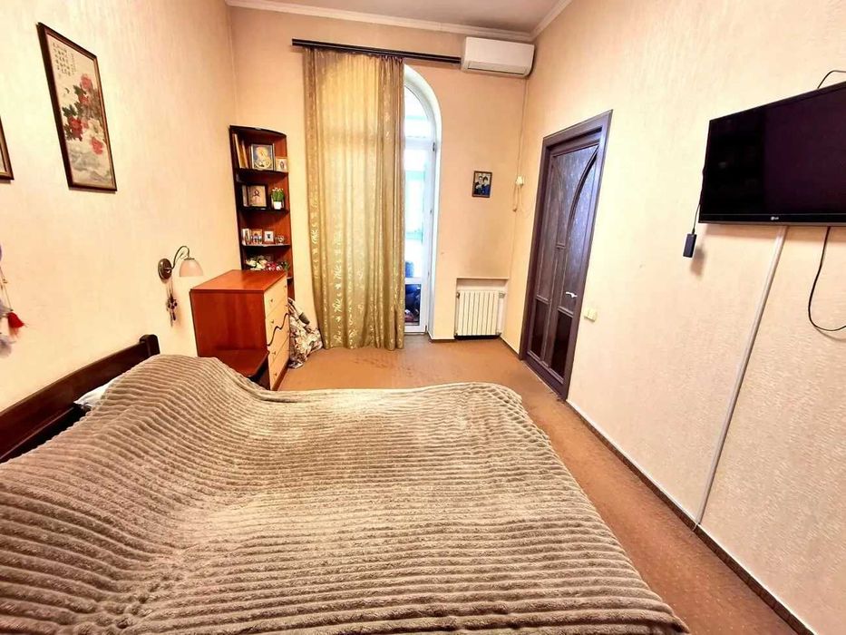 Дава се под наем Тристаен апартамент в София, Център - 100 кв.м за 612 € - Снимка #4