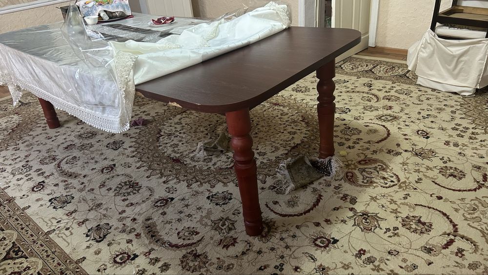 Стол трансформер 2,5 метра со стульями, продаю срочно.