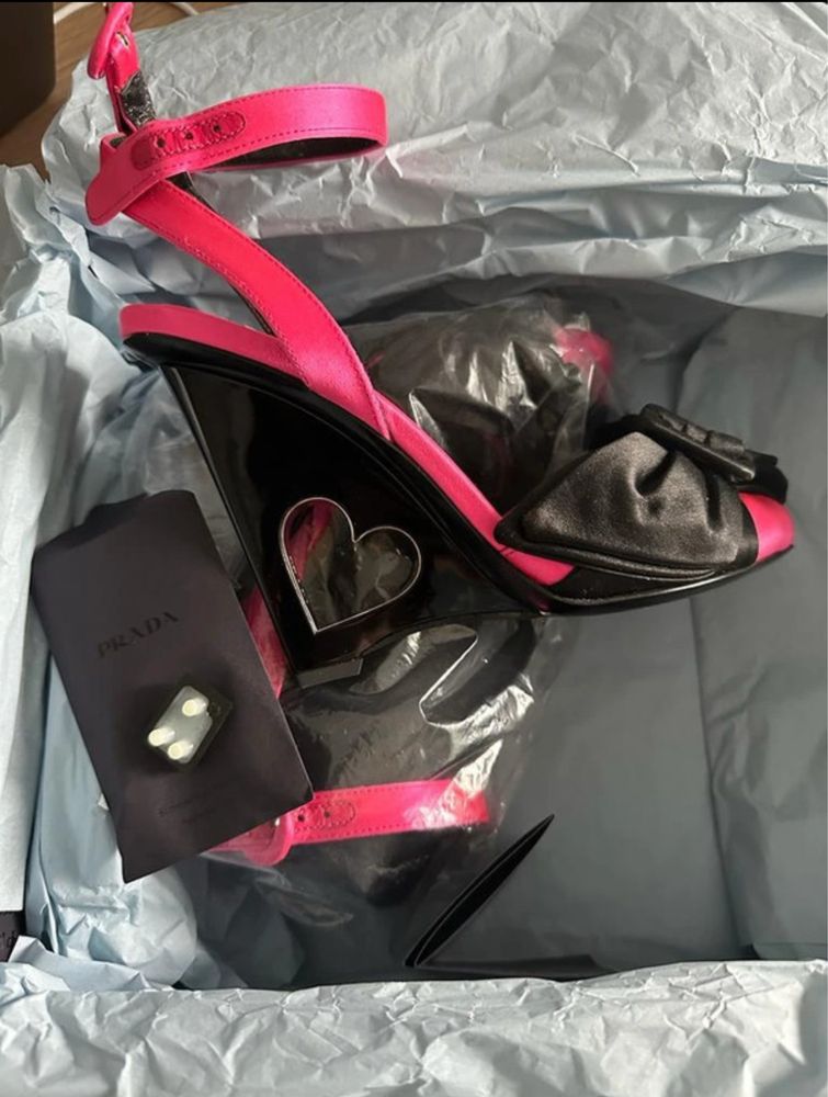 Vand Sandale Prada