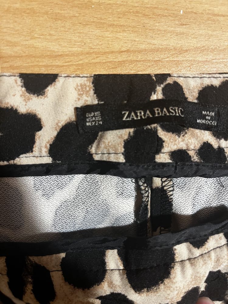 Pantaloni Zara animal print