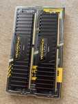 Vand Memorie Corsair DDR4 16GB 3200MHZ