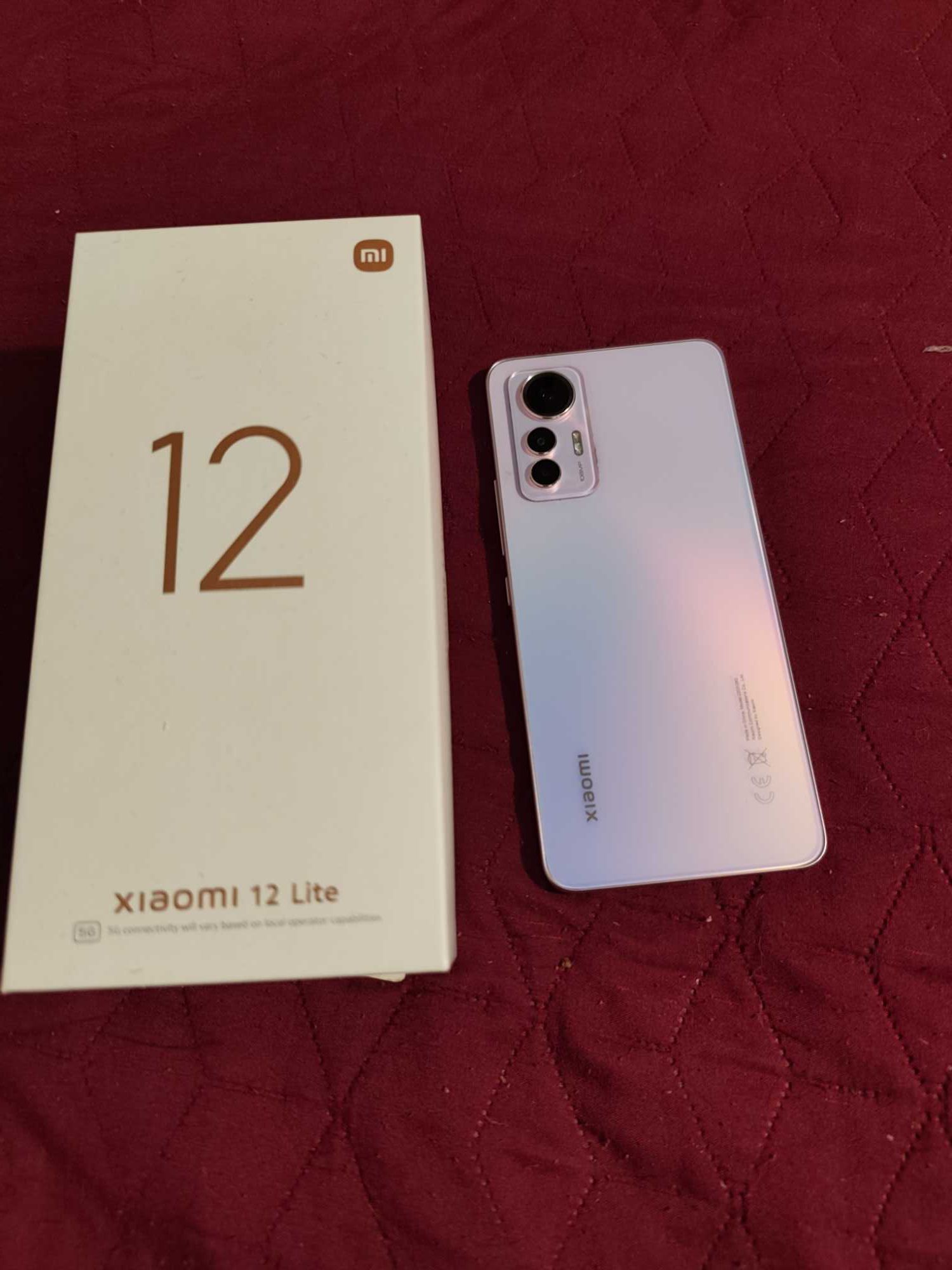 Продавам телефон xiaomi lite 12