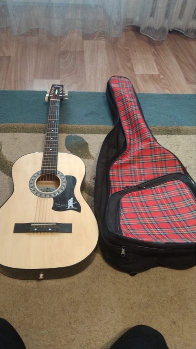 Продам гитару в отличном состояний