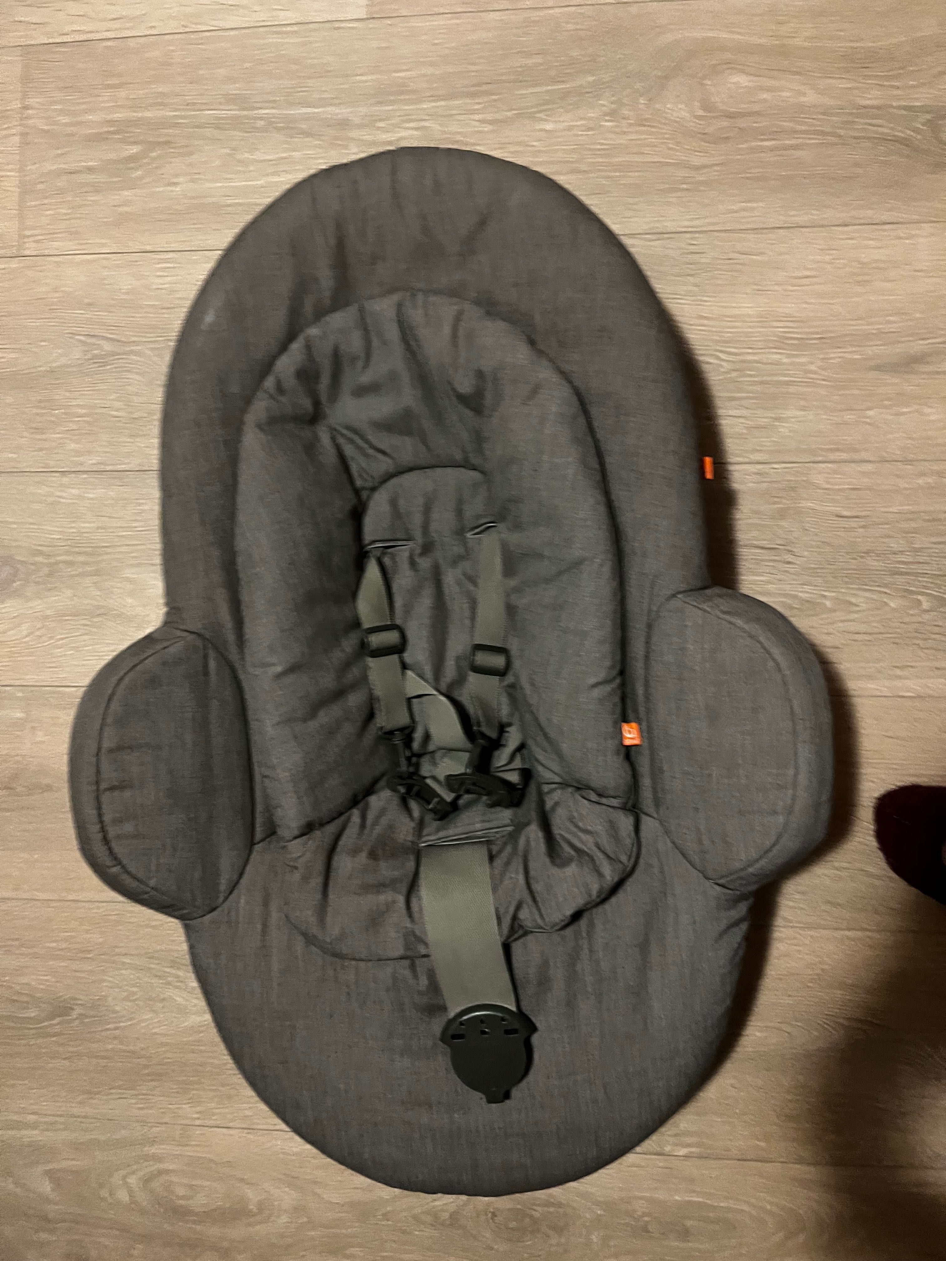 люлеещ се стол за бебе Stokke от 0 до 7 месеца