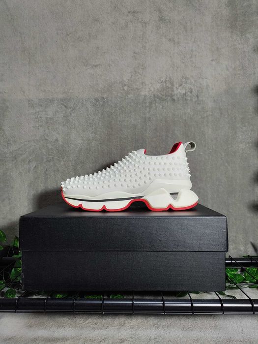 Lopuboutin marimea 41