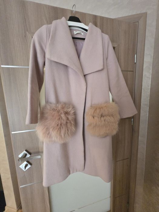 Дамско палто в пепел от рози с естествен косъм