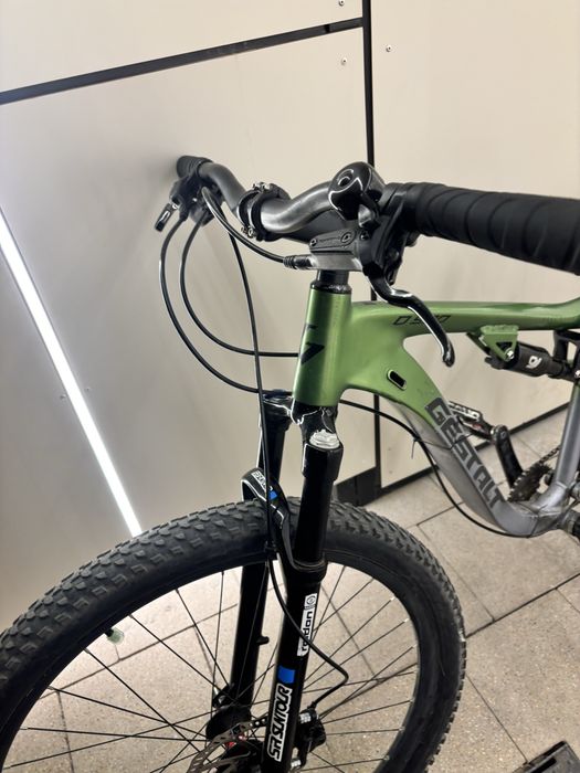 Продам двух подвес