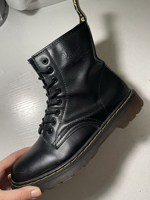 Dr. Martens супер крутая классическая пара мартинс