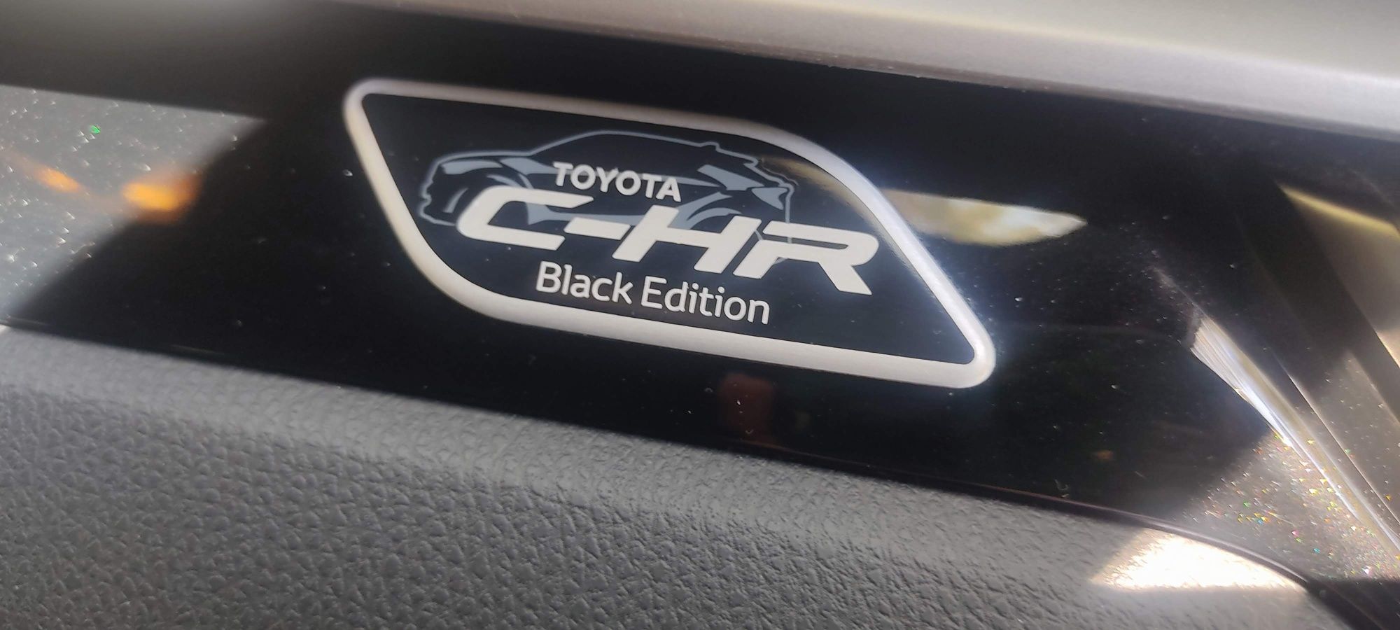 C-HR black edition