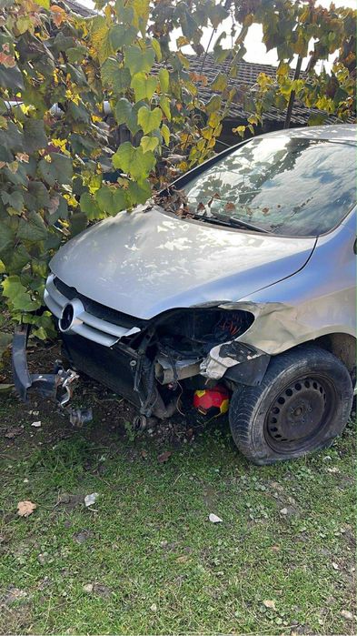 Vand Golf 5 plus din 2007 lovit partea stanga