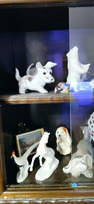 Vând colecție diverse figurine din ceramică vechi.