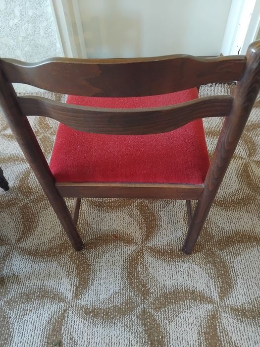 Трапезен стол с мека седалищна част