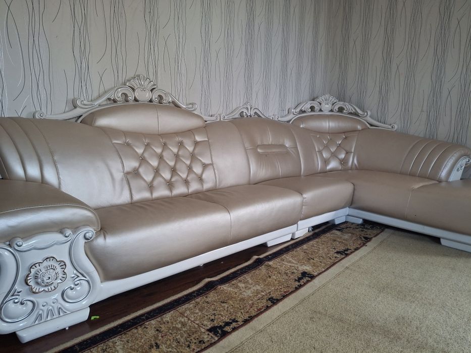 Продам диван  кожаный