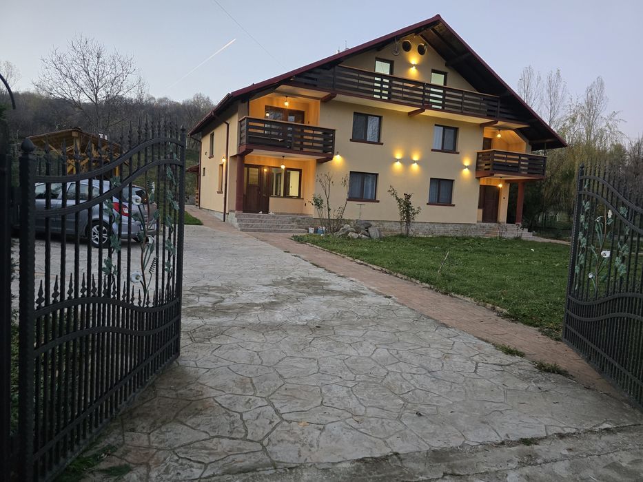 Inchiriem cabana / pensiune pentru Craciun/Sf Ion/Evenimente