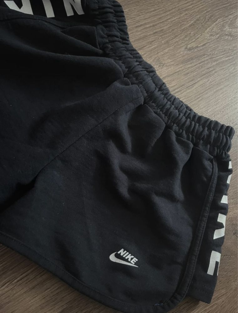 Pantaloni scurti nike