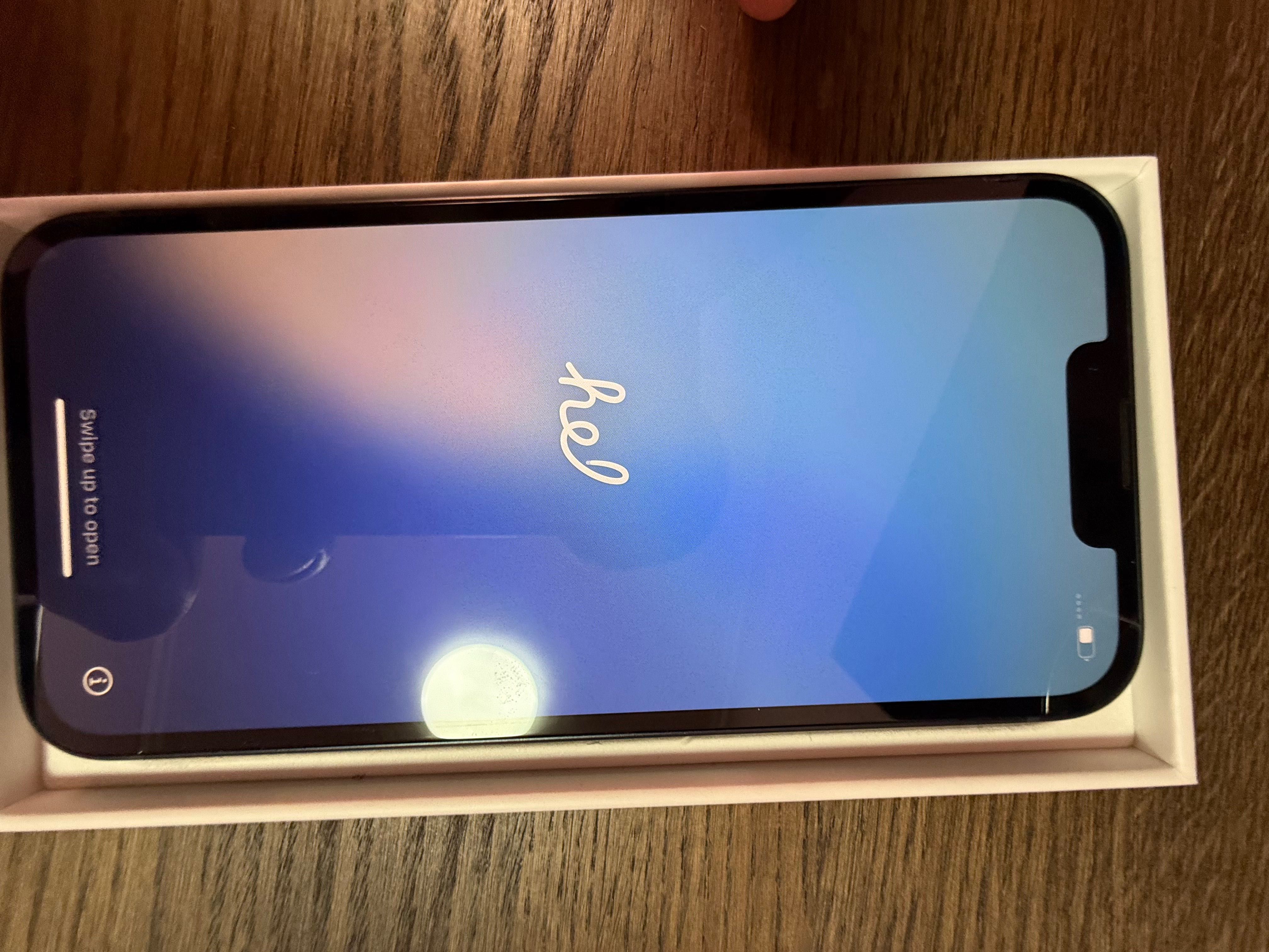 iPhone 13 В очень хорошем состоянии + чехлы от брендов. Батарея 89 %