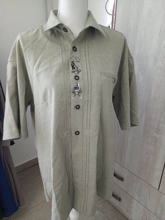 Cămașă superbă, cu detaliu brodat