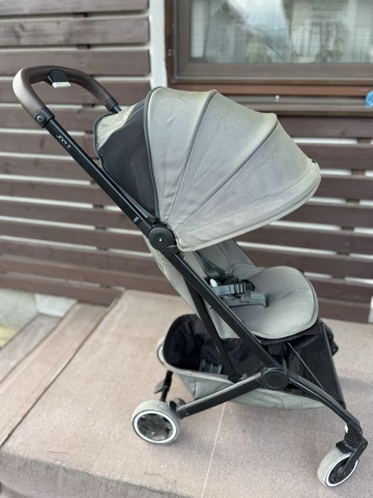Vând Cărucior Joolz Air + suport de picioare