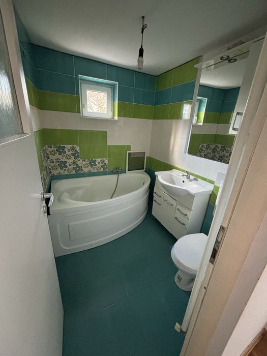 Casa de vanzare in centrul Salardului