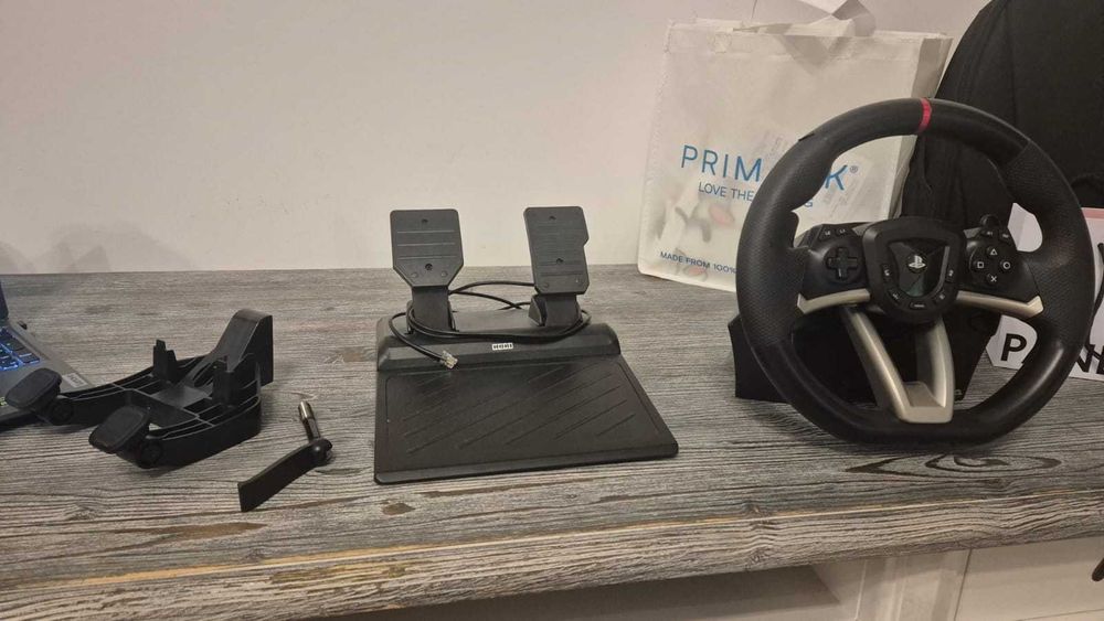 Volan de gaming Hori Racing Wheel Apex SPF-004U  PS4, PS5 și PC.