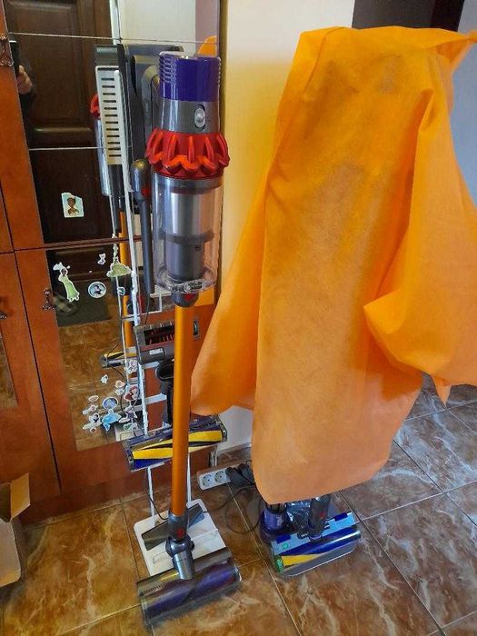 De vanzare Dyson Cyclone V 10 Absolute cu perie laser originala