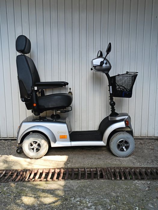 Scaun scuter dizabilitati electric batrani carucior carut tricicleta