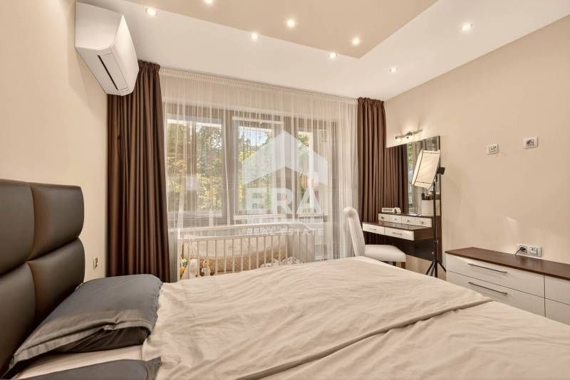 Тристаен, ексклузивен, стилно обзаведен и газифициран апартамент за пр