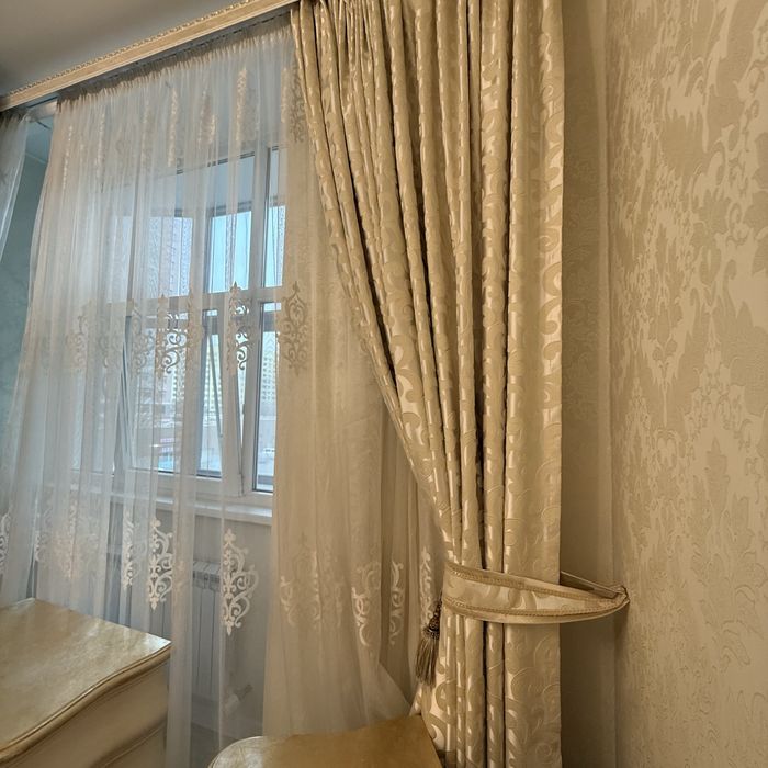Продам шторы в спальню и кухню