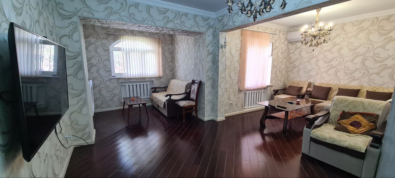 Аренда . Госпитальный базар. Квартира 3/4/4  100м²