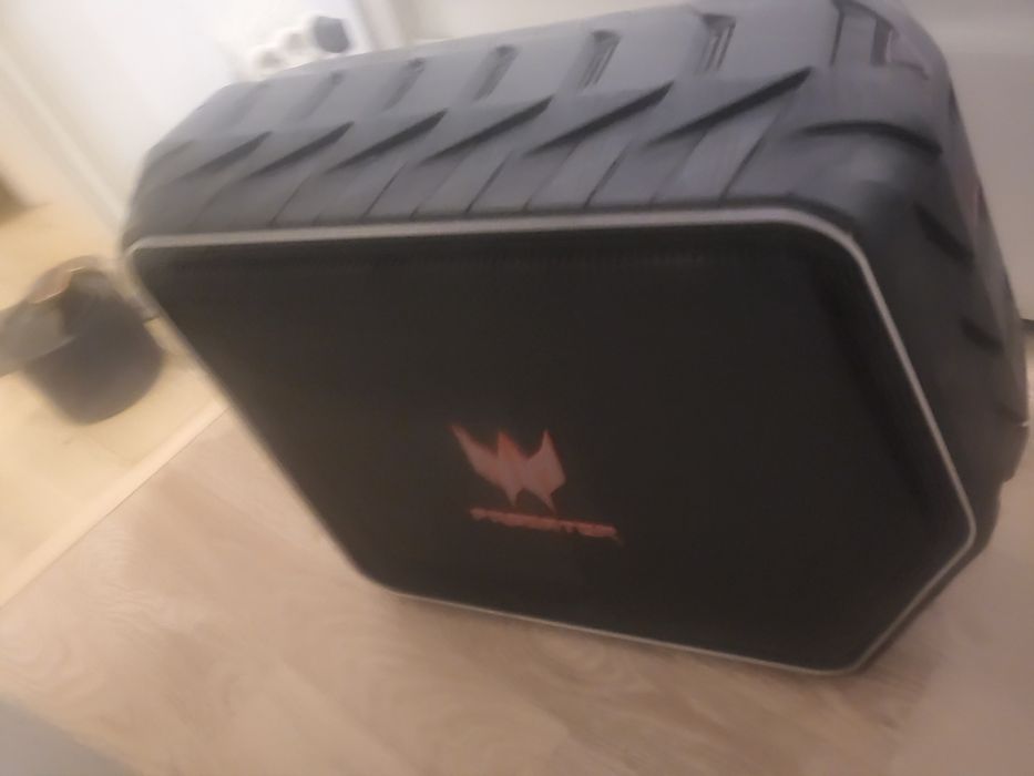 Legendarul Acer Predator g6 cu placa video GTX 1080 TI