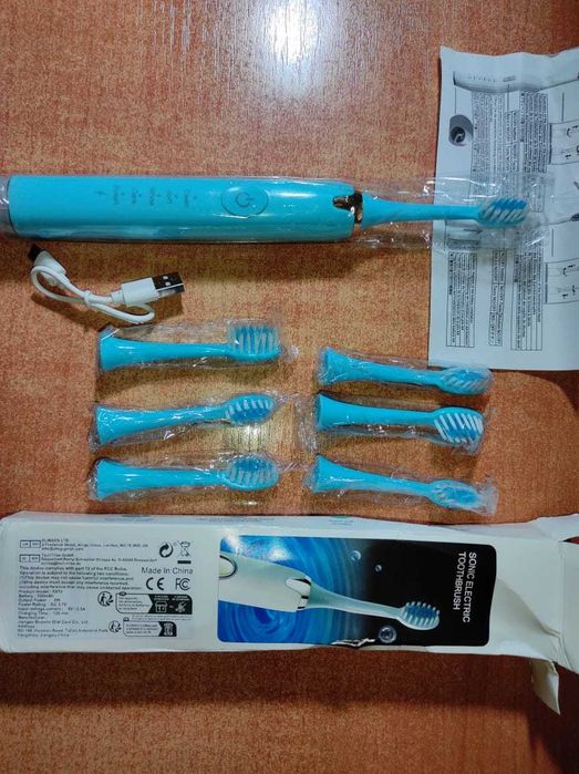 Электрическая зубная щетка