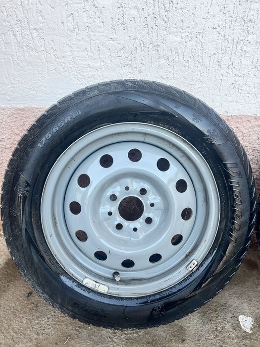 Диски и шины зимнии в компекте 175/65/14 Viatti состояние новые 2024г