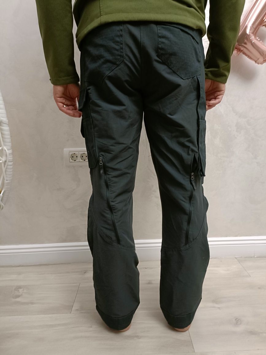 Pantaloni Tactici Cargo M/38
Pantalonii sunt noi
- Mărime: S-