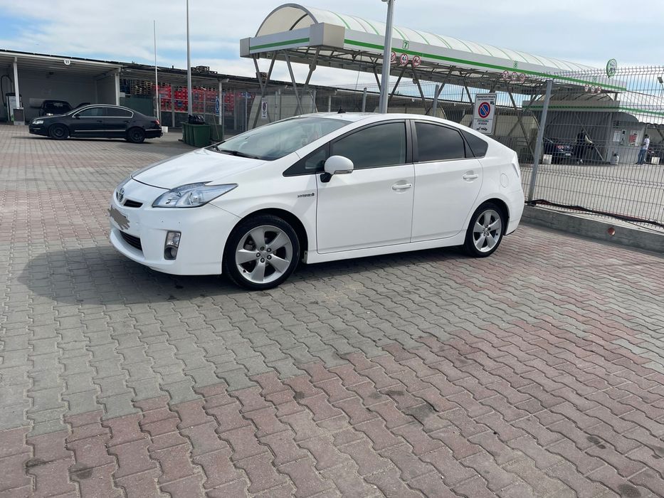 Vand doua Toyota  prius 2012 cu Gpl si alta 2010 fara gpl