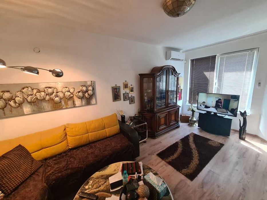 Дава се под наем Тристаен апартамент в Бургас, Възраждане - 90 кв.м за 357 € - Снимка #1