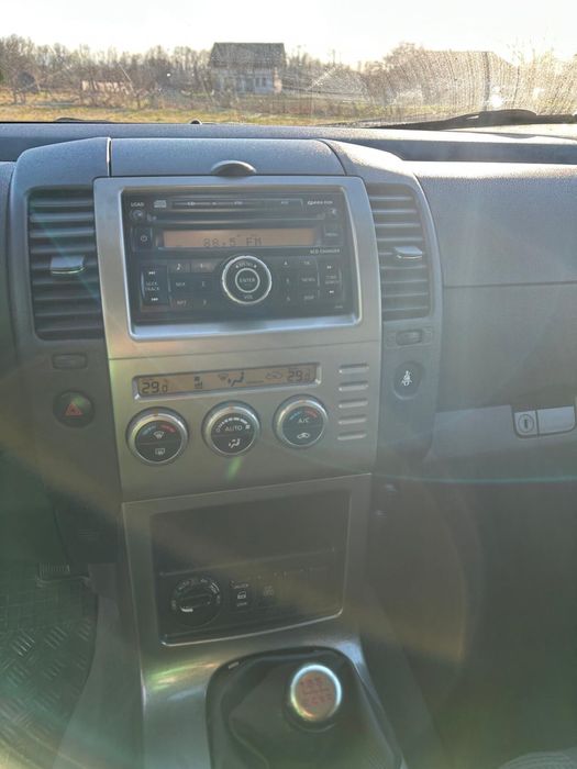 Nissan pathfinder.   Nv