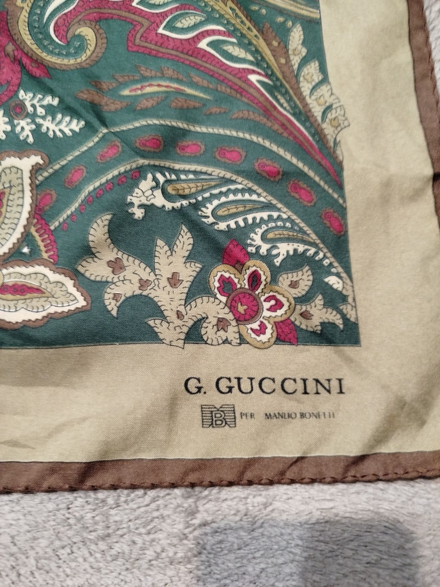 Шал G.guccini made in Italy