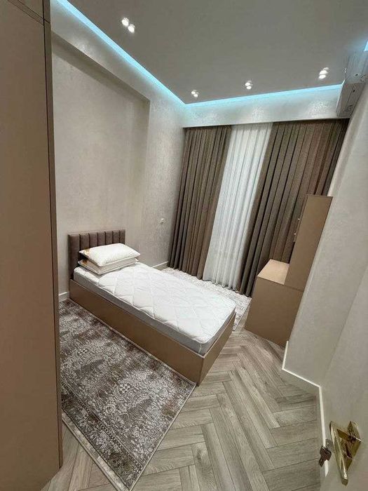 Срочно Продам 4х комн/4/6 в Центре Ц-5 Финансовый институт