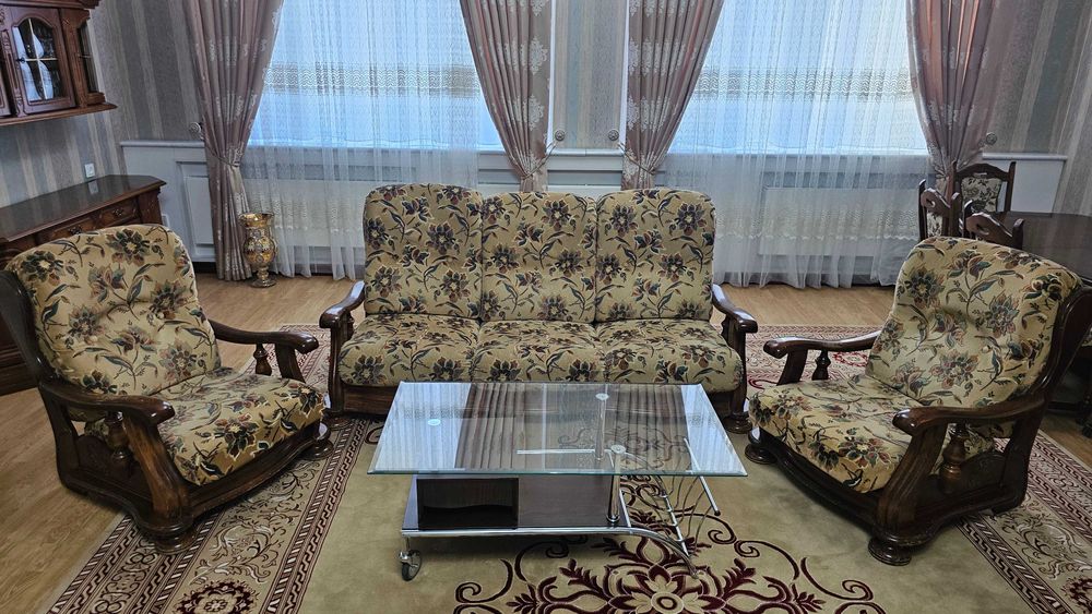 Мягкая мебель диван+2 крескла