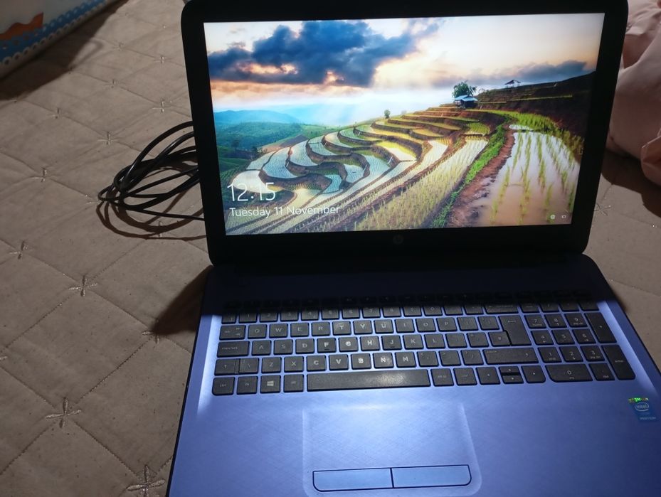 noutbuk sotiladi yangidek zaryadi hali kupga yetadi