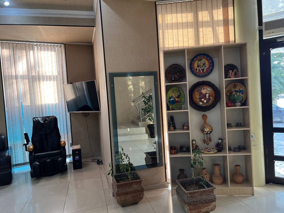 ТАЙЕР БИЗНЕС СОТИЛАДИ: Андижон шахар марказида Мехмонхона