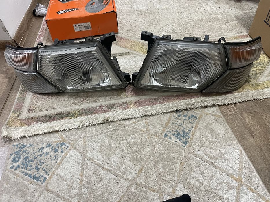 Фары на Ниссан Патрол с поворотниками в отлличном состоянии оригинал