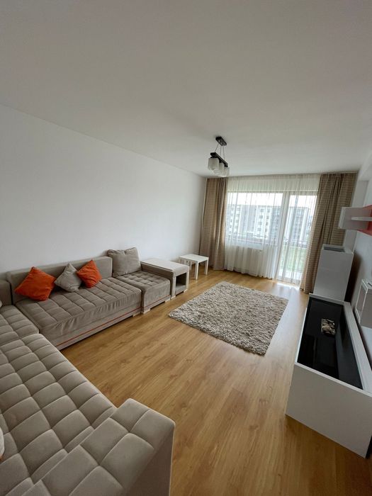Închiriez apartament.