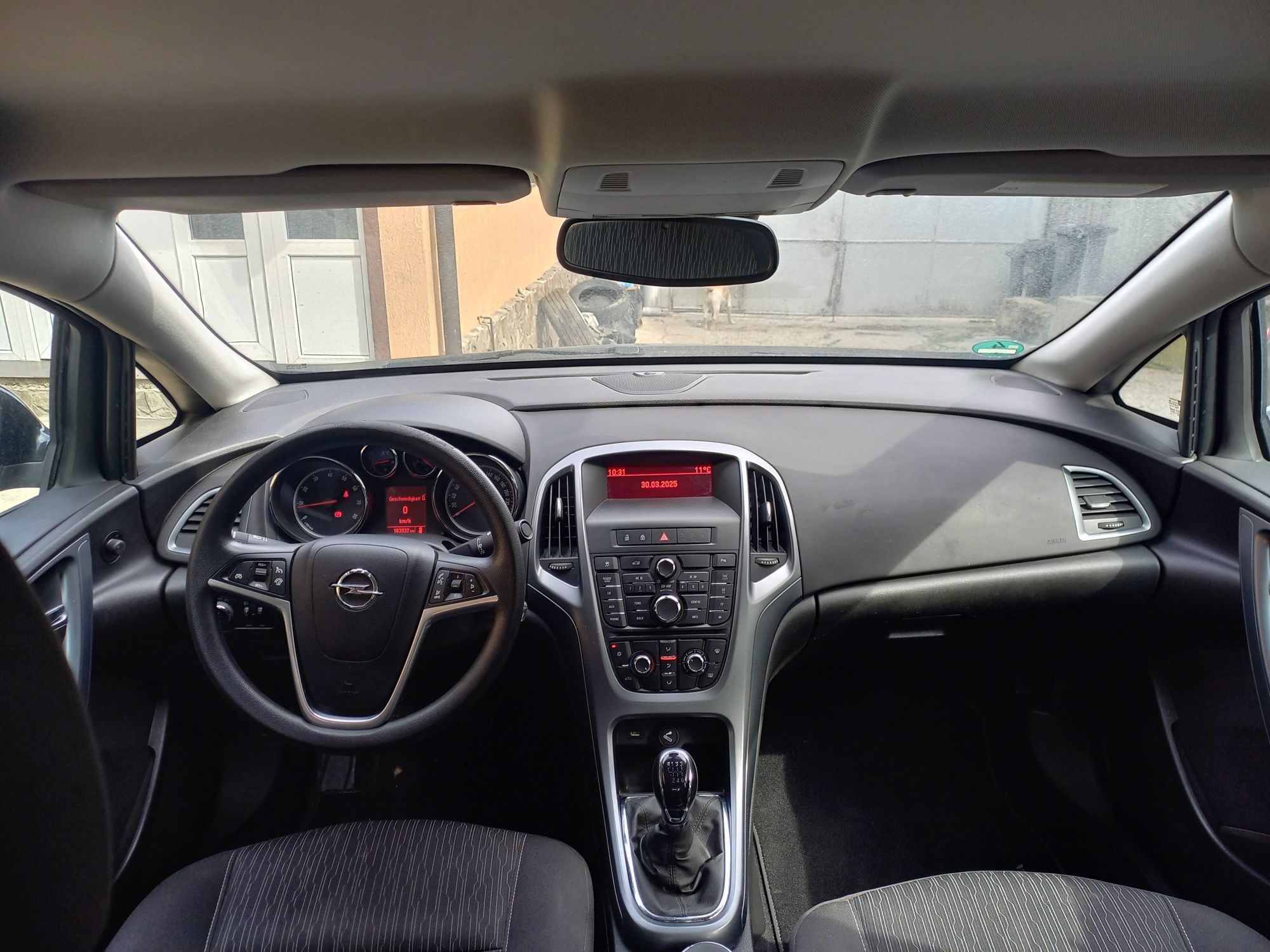Opel astra Limuzina 2013 14 benz 140cp km reali.RAR FACUT