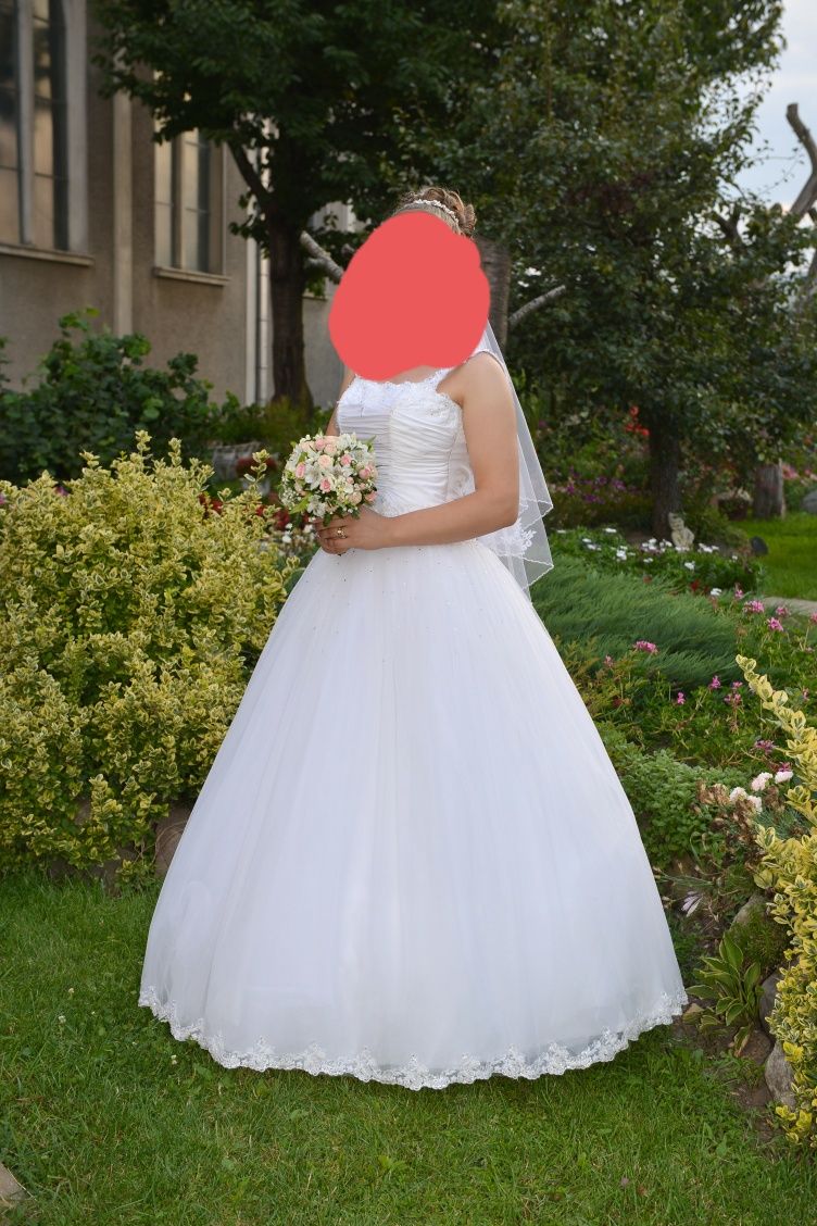 Rochie mireasă brodată